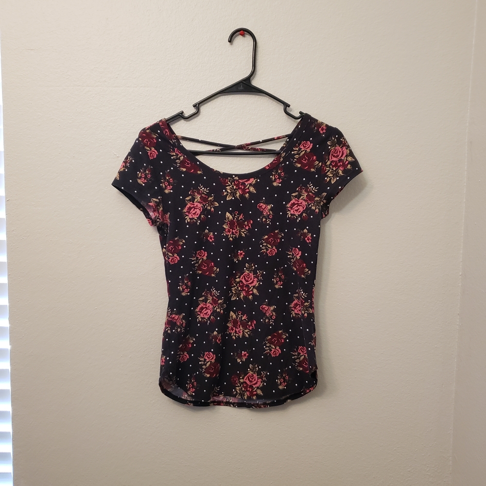 No Boundaries Women's Black Burgundy And Pink Floral Short Sleeve Top